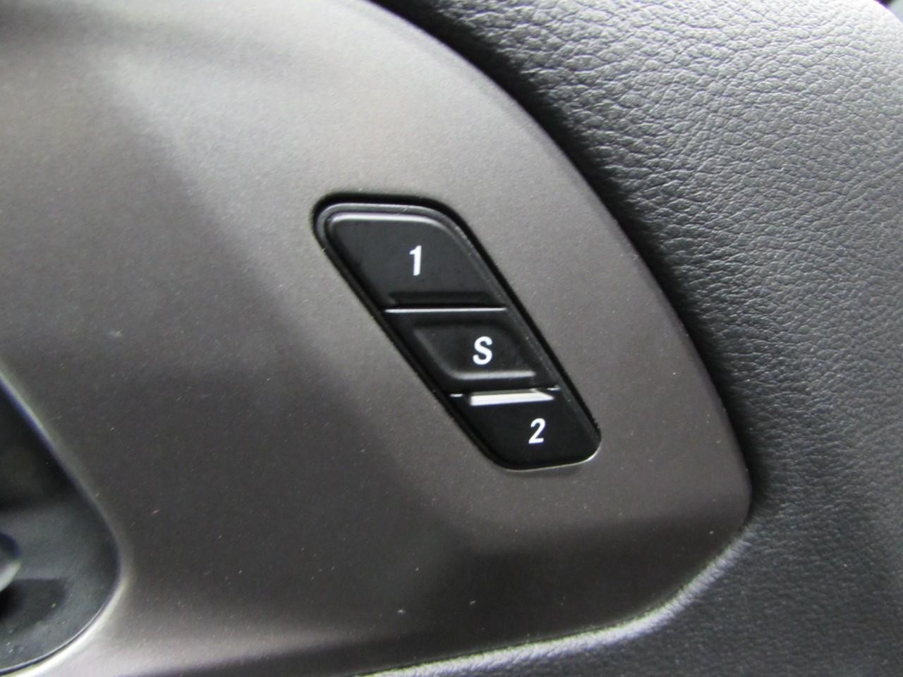 Chrysler Pacifica Vehicle Full-screen Gallery Image 21