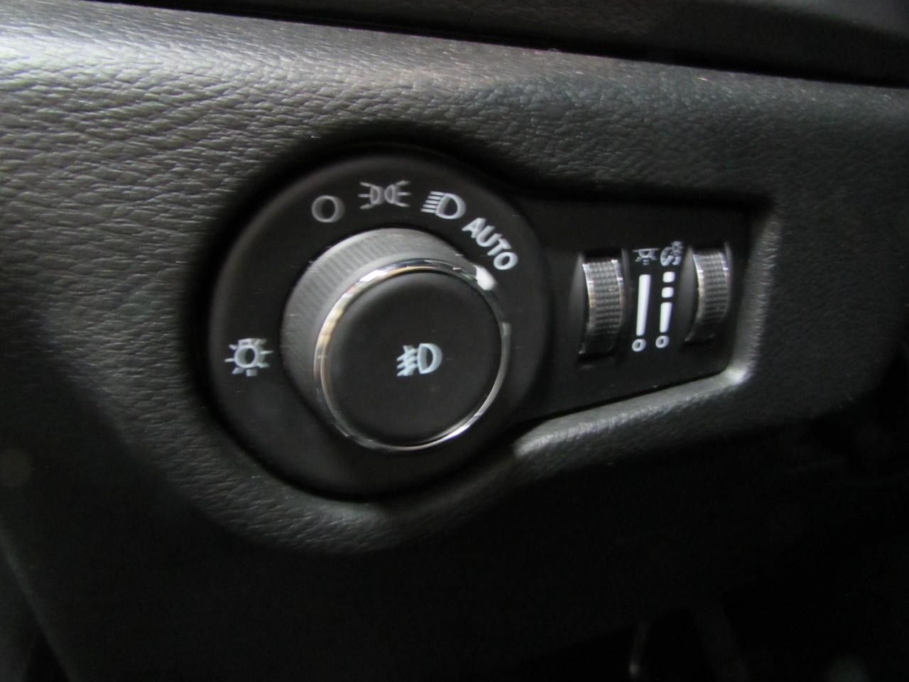 Chrysler Pacifica Vehicle Full-screen Gallery Image 23