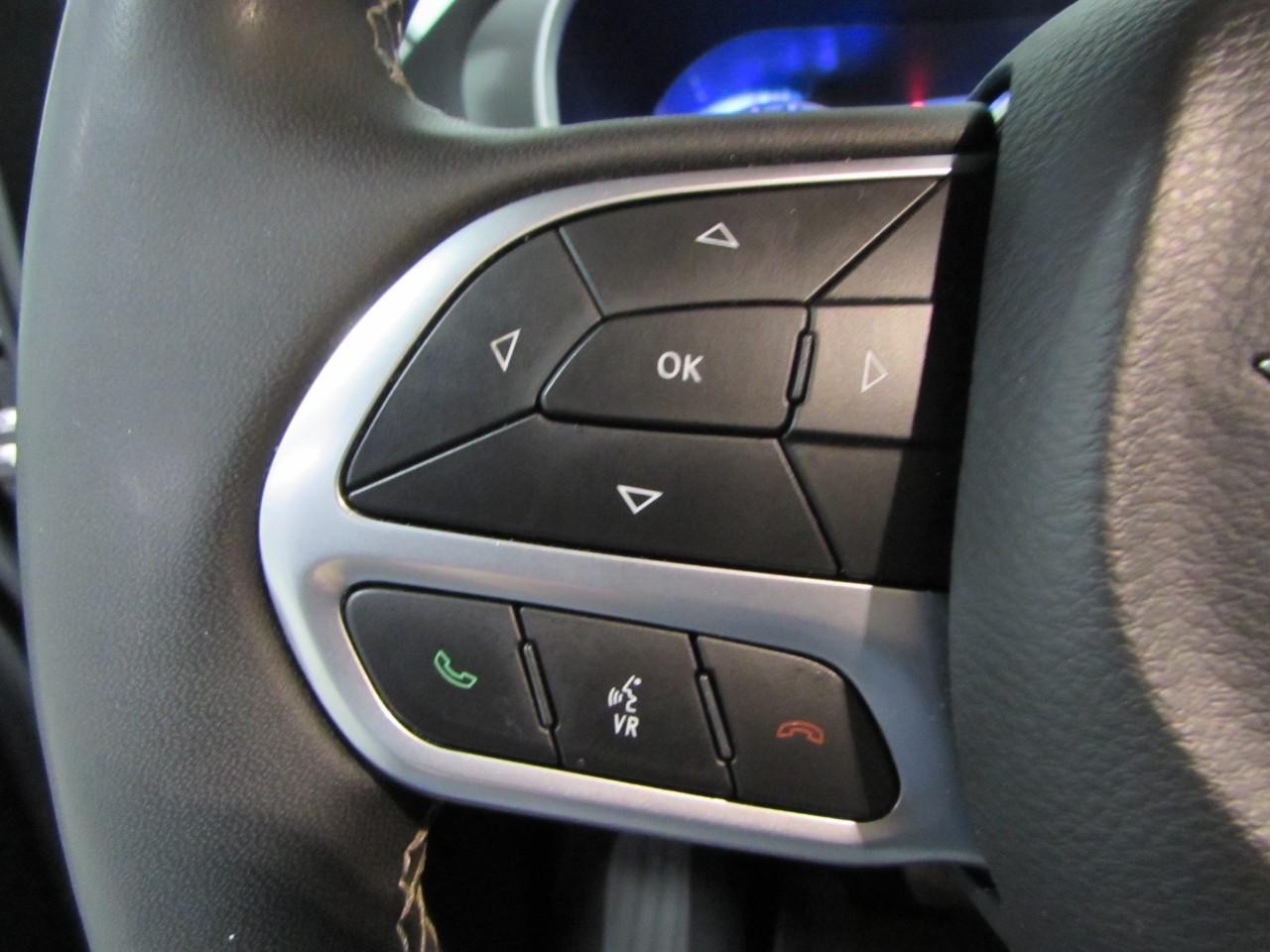 Chrysler Pacifica Vehicle Full-screen Gallery Image 25