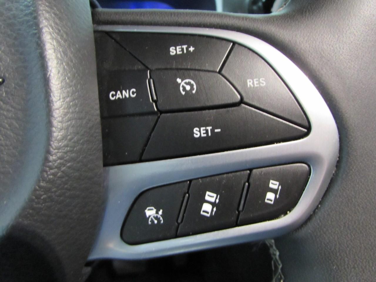 Chrysler Pacifica Vehicle Full-screen Gallery Image 26