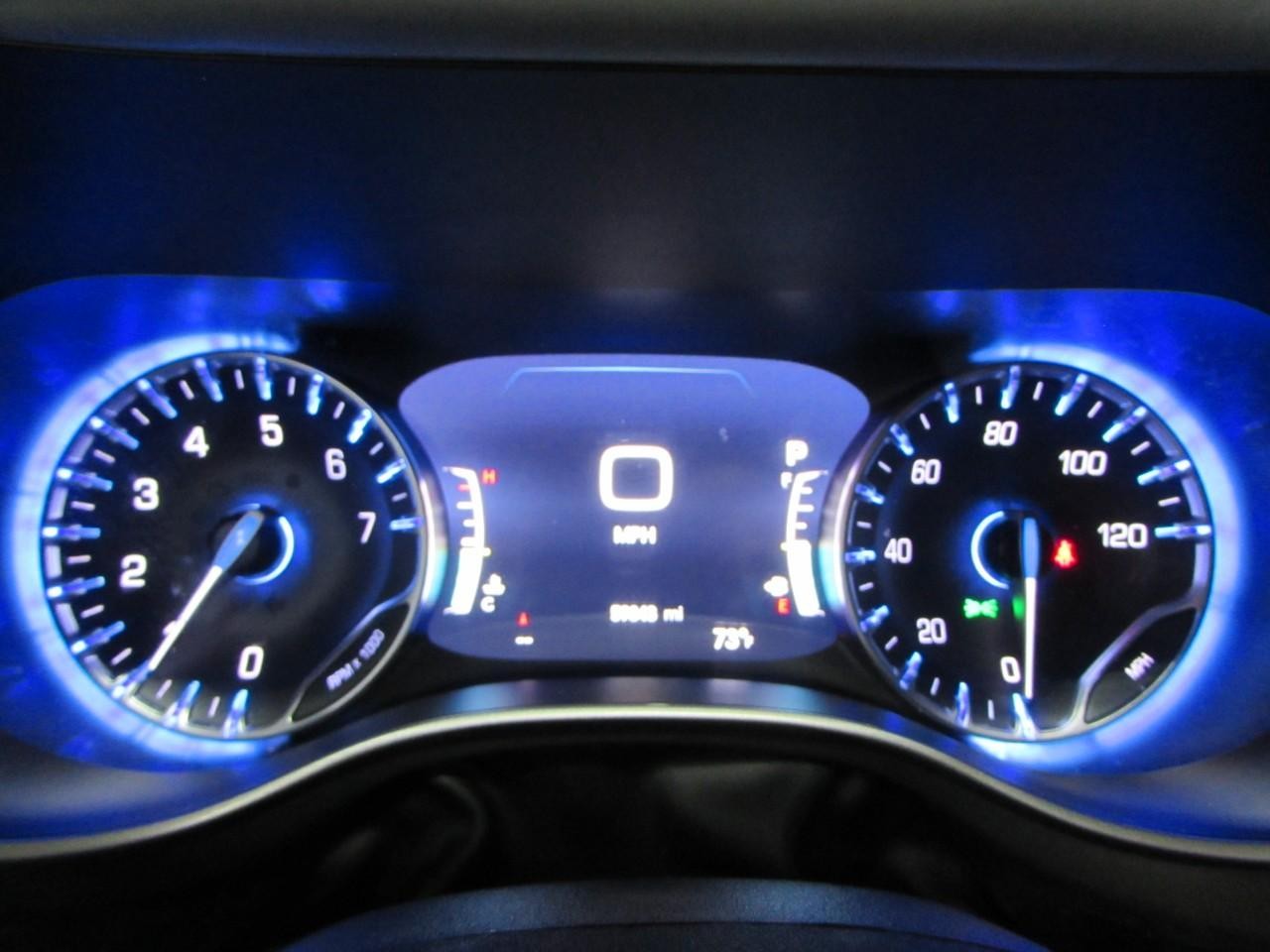 Chrysler Pacifica Vehicle Full-screen Gallery Image 27