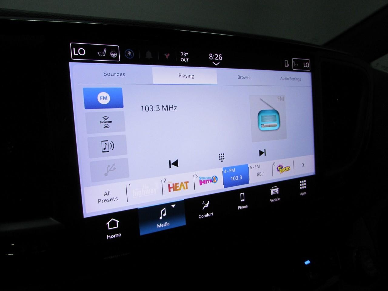 Chrysler Pacifica Vehicle Full-screen Gallery Image 29