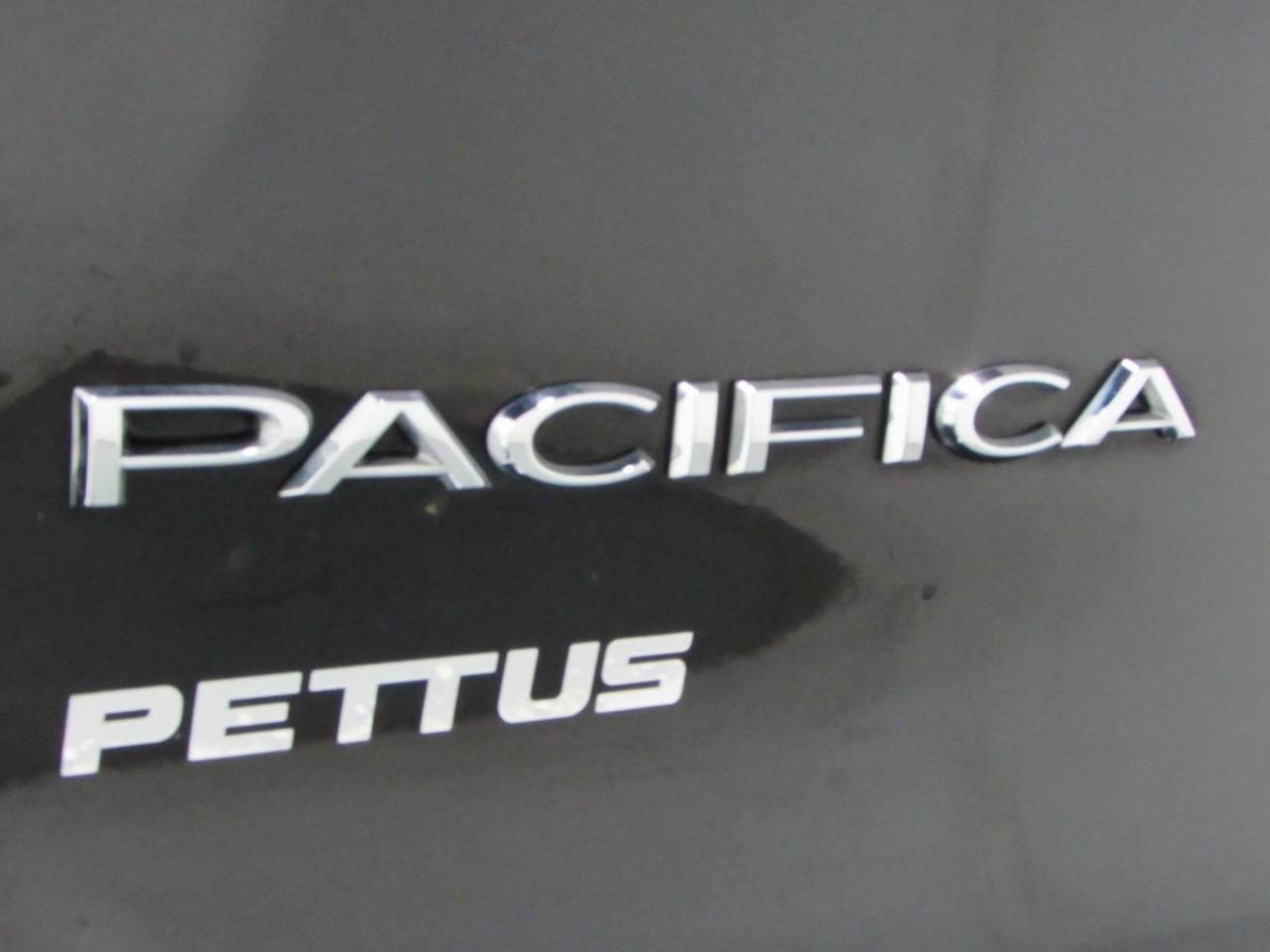 Chrysler Pacifica Vehicle Full-screen Gallery Image 33