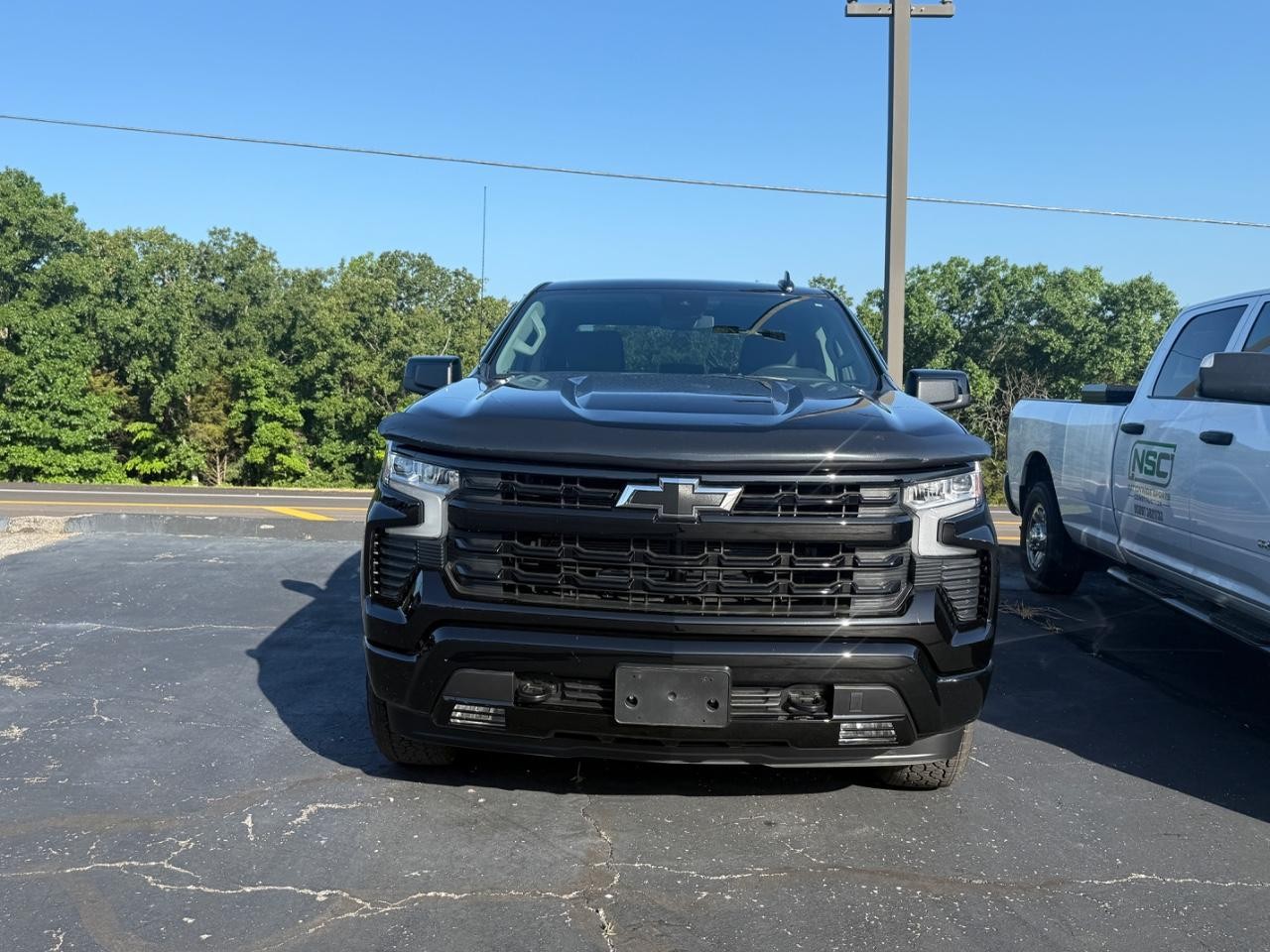 Chevrolet Silverado 1500 Vehicle Full-screen Gallery Image 04