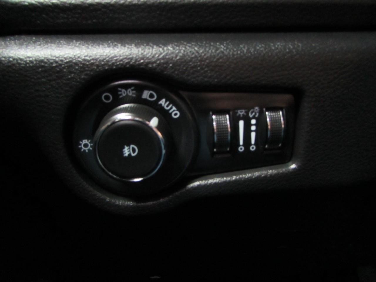 Chrysler Pacifica Vehicle Full-screen Gallery Image 14