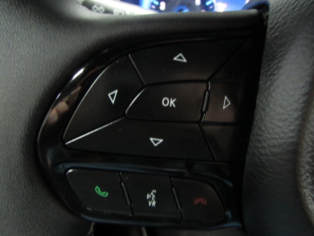 Chrysler Pacifica Vehicle Full-screen Gallery Image 15