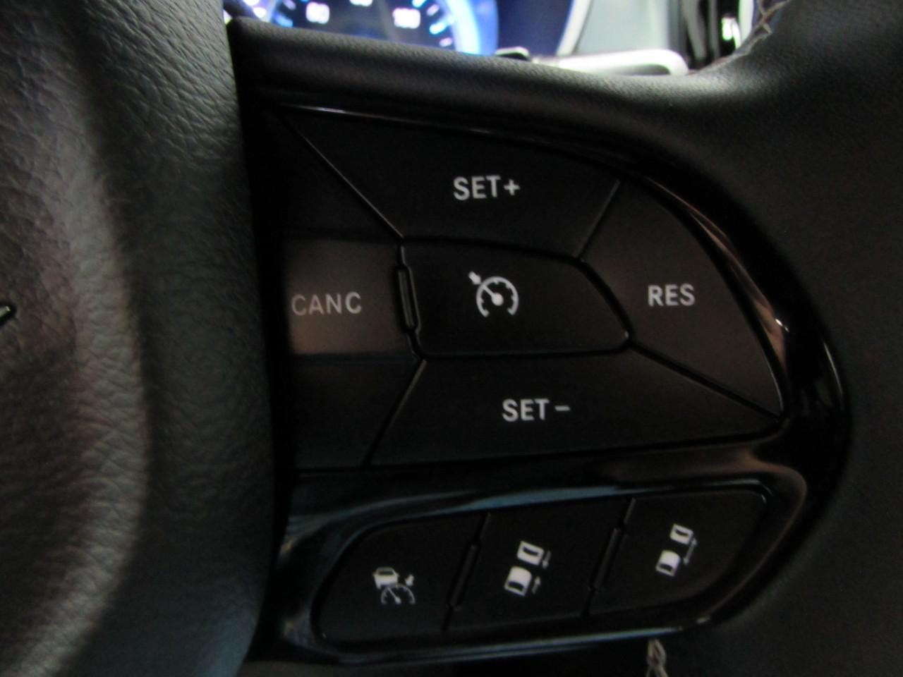 Chrysler Pacifica Vehicle Full-screen Gallery Image 17