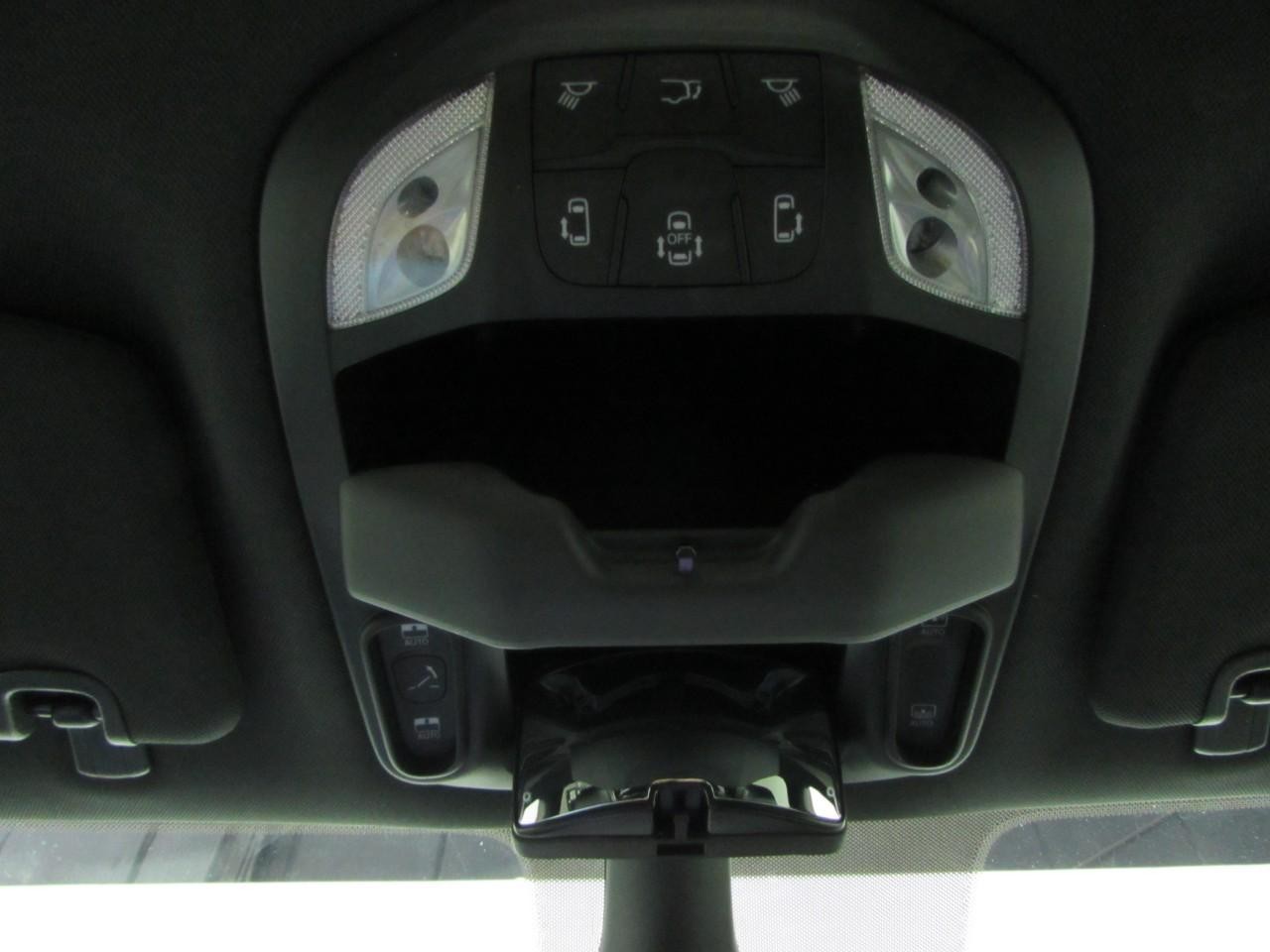 Chrysler Pacifica Vehicle Full-screen Gallery Image 18