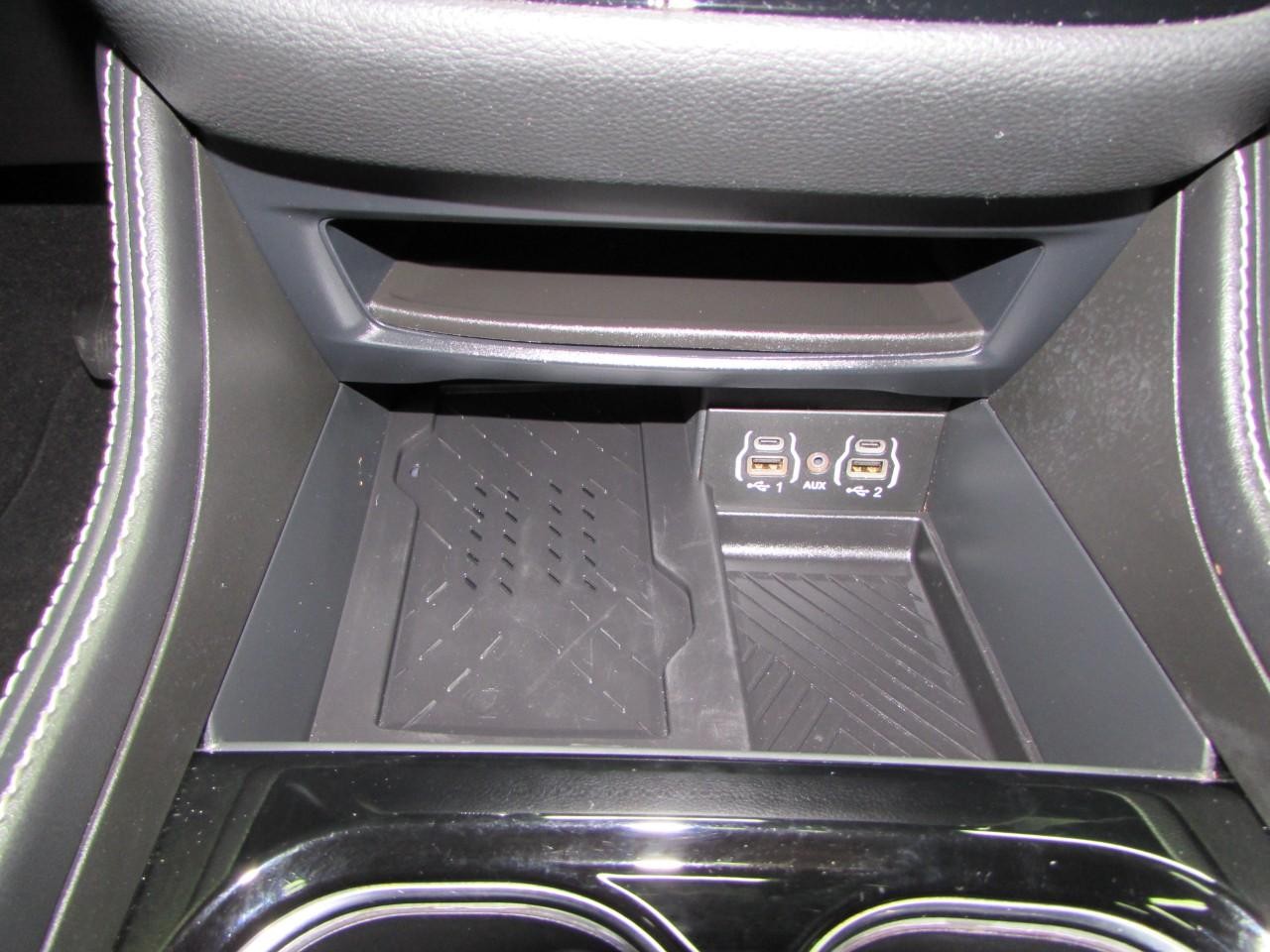 Chrysler Pacifica Vehicle Full-screen Gallery Image 21