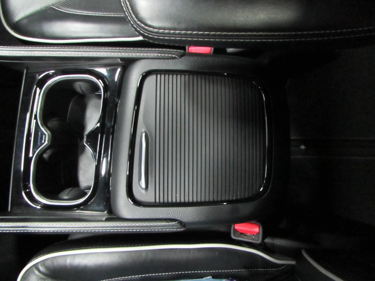 Chrysler Pacifica Vehicle Full-screen Gallery Image 22