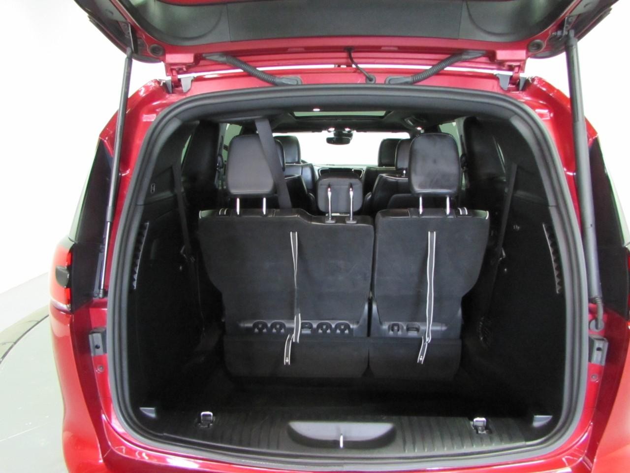 Chrysler Pacifica Vehicle Full-screen Gallery Image 30