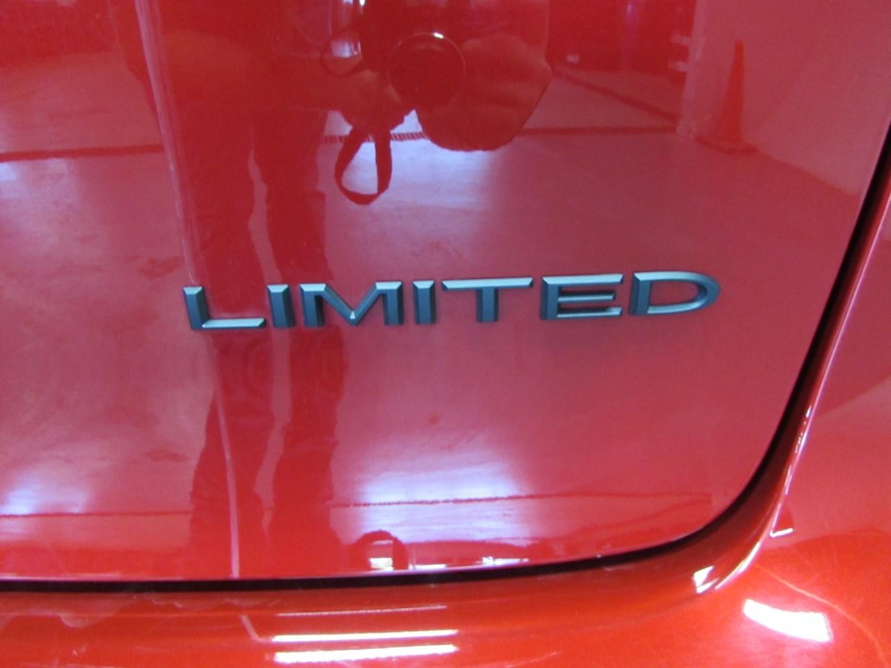 Chrysler Pacifica Vehicle Full-screen Gallery Image 32