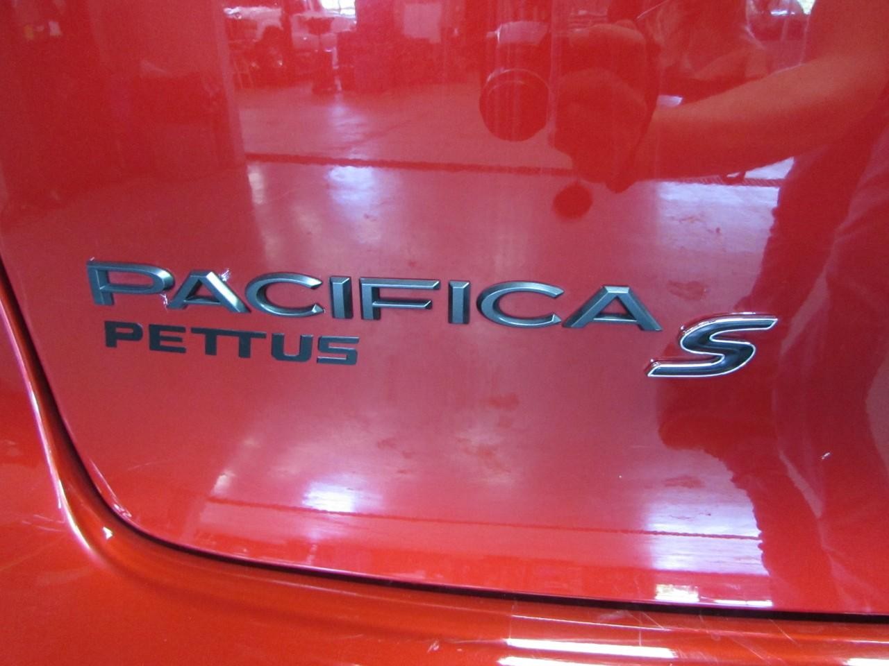 Chrysler Pacifica Vehicle Full-screen Gallery Image 33