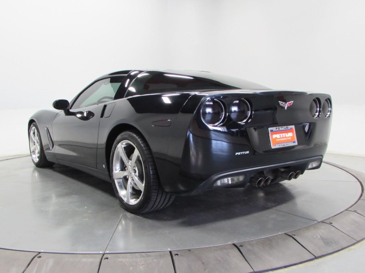 Chevrolet Corvette Vehicle Full-screen Gallery Image 05