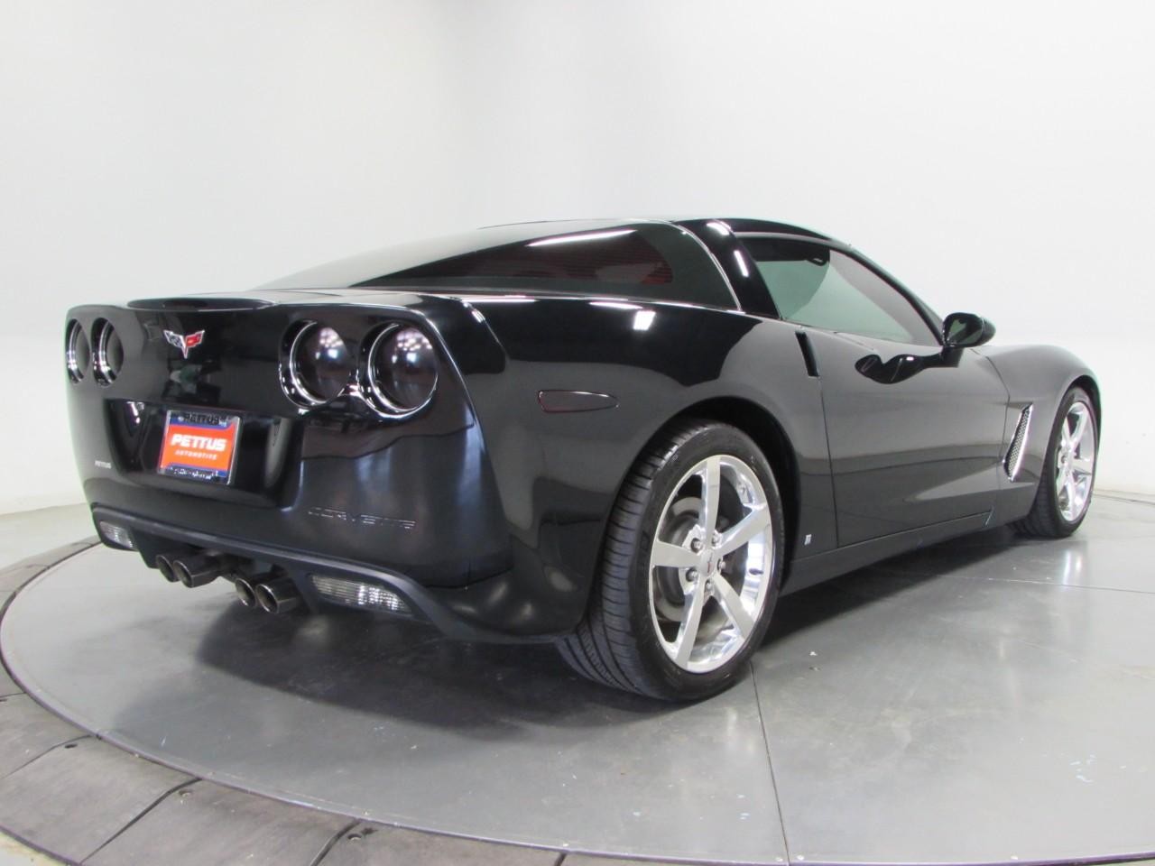 Chevrolet Corvette Vehicle Full-screen Gallery Image 07