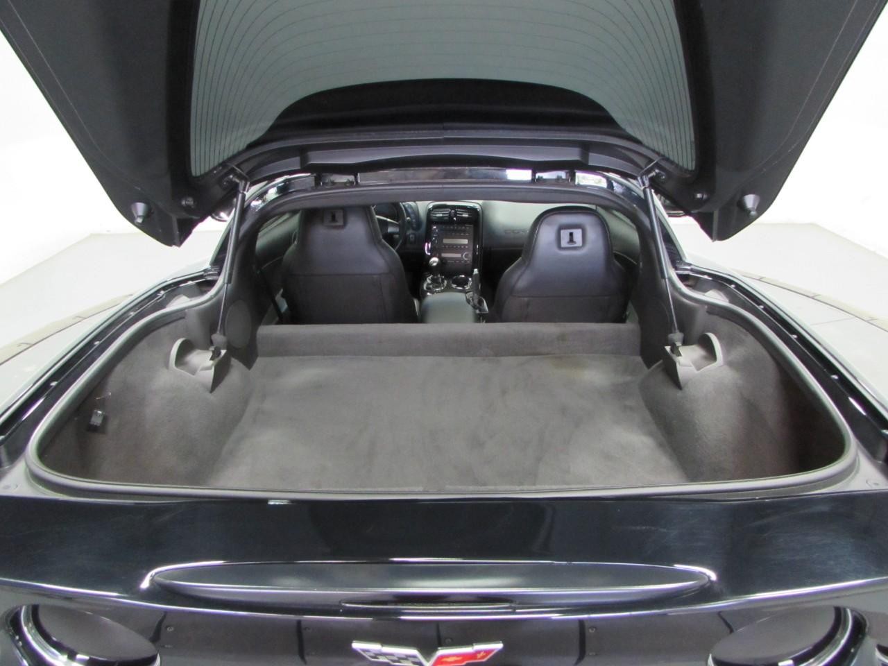 Chevrolet Corvette Vehicle Full-screen Gallery Image 11