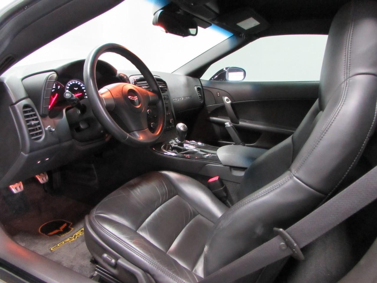 Chevrolet Corvette Vehicle Full-screen Gallery Image 13