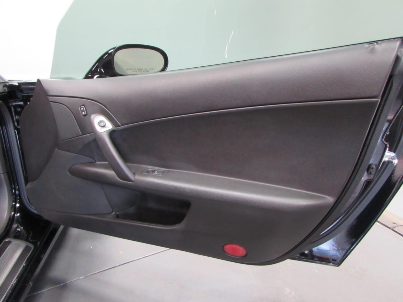 Chevrolet Corvette Vehicle Full-screen Gallery Image 14