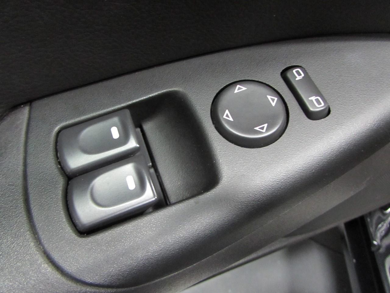 Chevrolet Corvette Vehicle Full-screen Gallery Image 16
