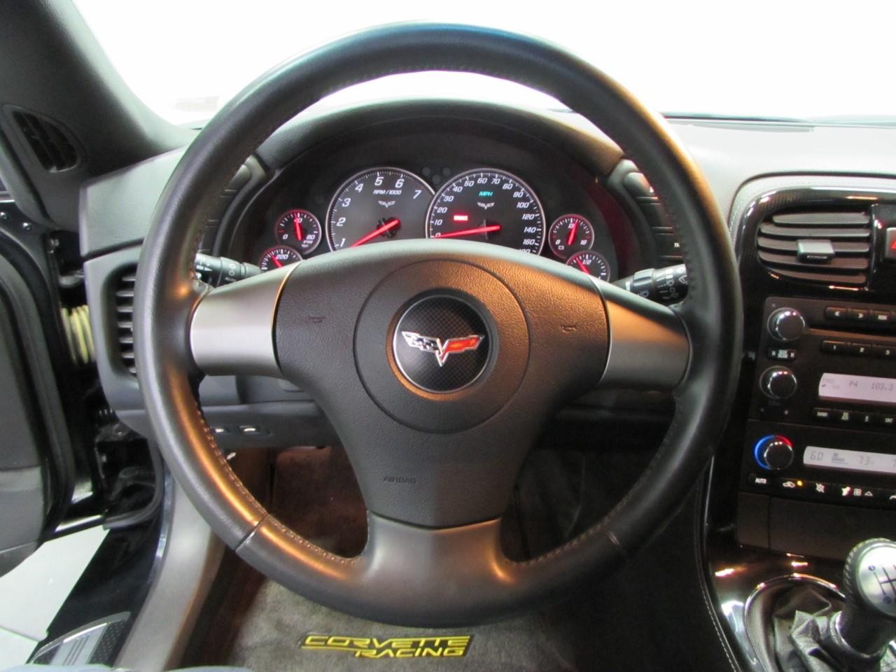 Chevrolet Corvette Vehicle Full-screen Gallery Image 18