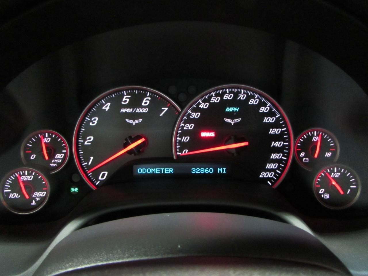 Chevrolet Corvette Vehicle Full-screen Gallery Image 19
