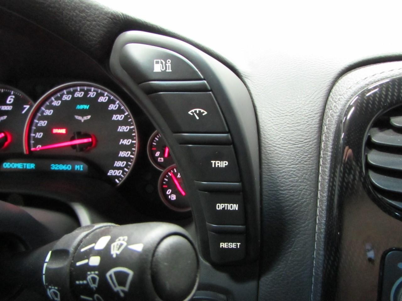 Chevrolet Corvette Vehicle Full-screen Gallery Image 20