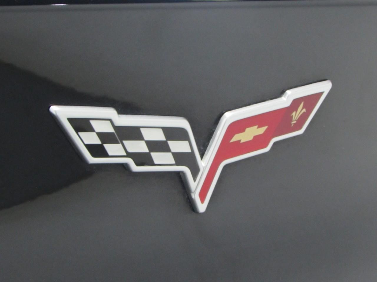 Chevrolet Corvette Vehicle Full-screen Gallery Image 24