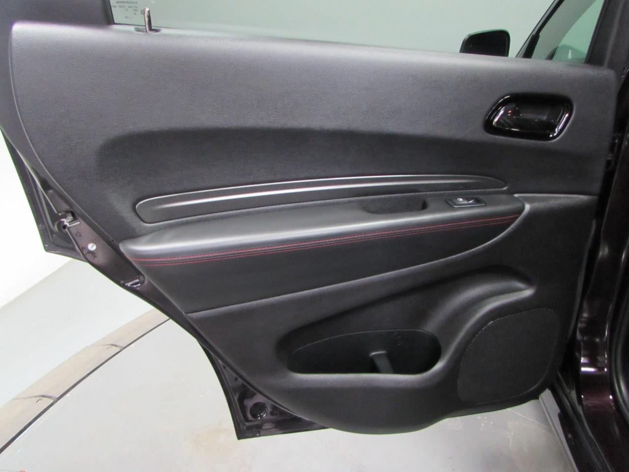 Dodge Durango Vehicle Full-screen Gallery Image 14