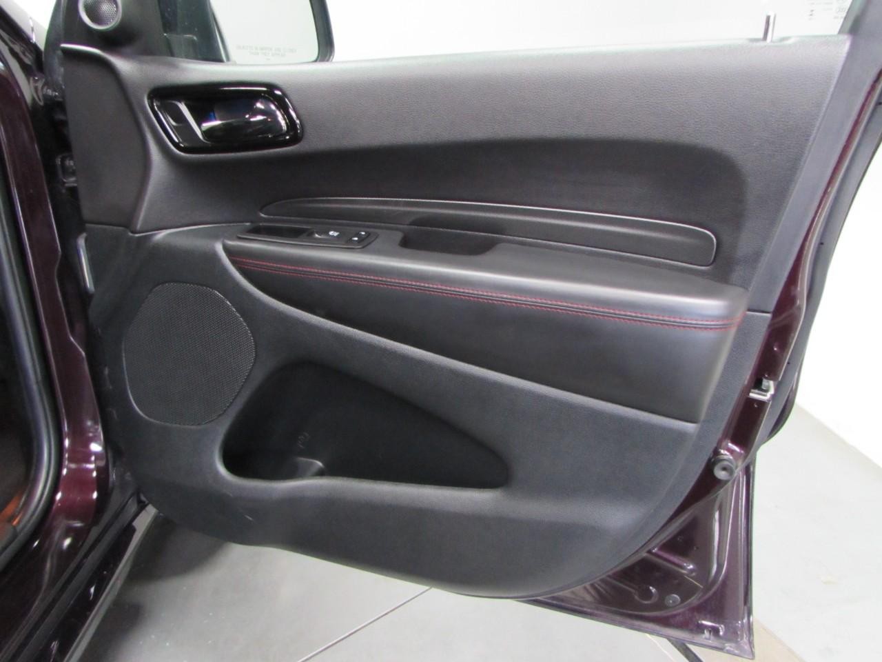 Dodge Durango Vehicle Full-screen Gallery Image 17