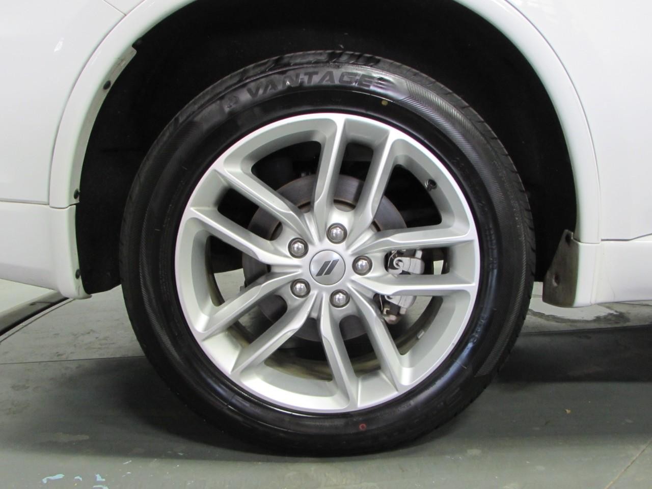 Dodge Durango Vehicle Full-screen Gallery Image 09
