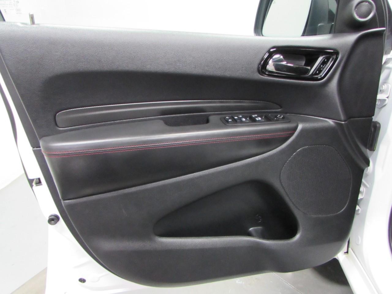 Dodge Durango Vehicle Full-screen Gallery Image 12