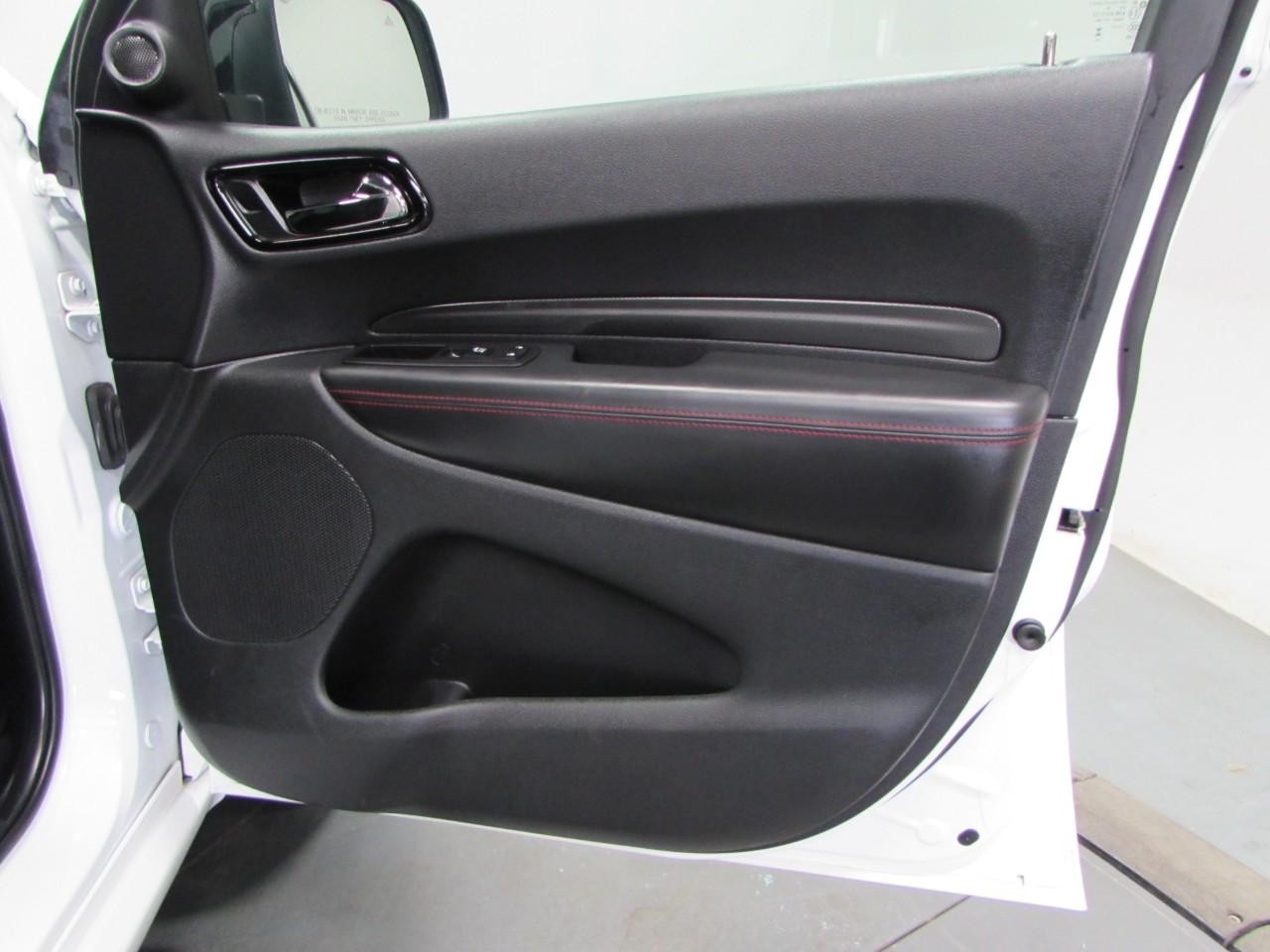 Dodge Durango Vehicle Full-screen Gallery Image 17