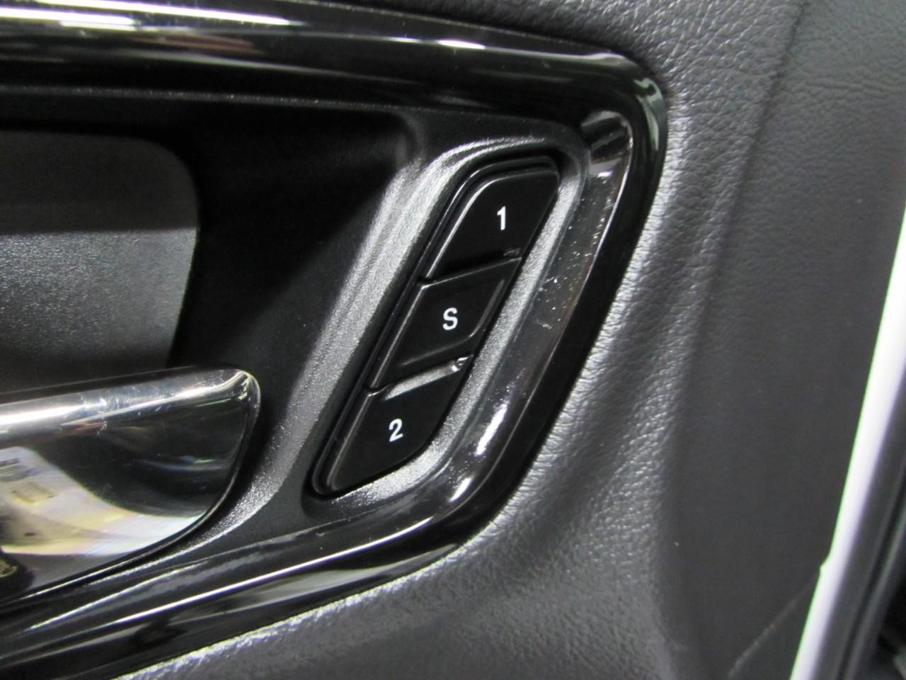 Dodge Durango Vehicle Full-screen Gallery Image 23