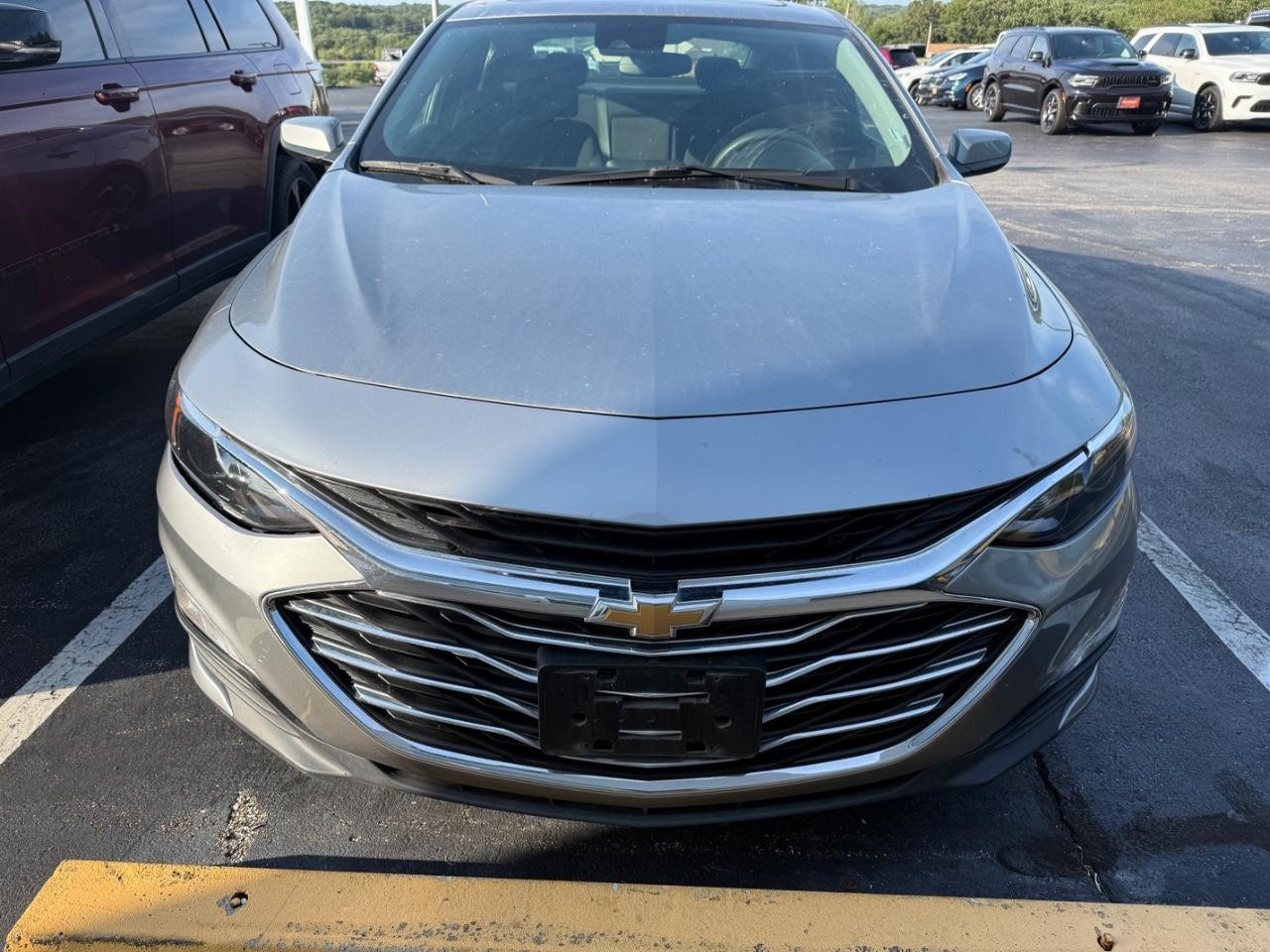 Chevrolet Malibu Vehicle Full-screen Gallery Image 03