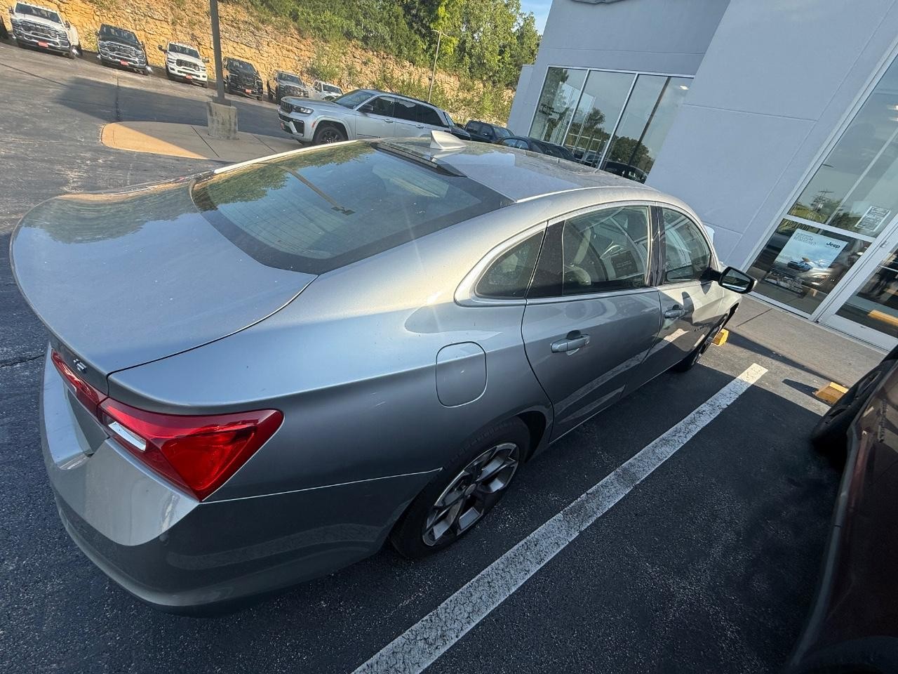 Chevrolet Malibu Vehicle Full-screen Gallery Image 04