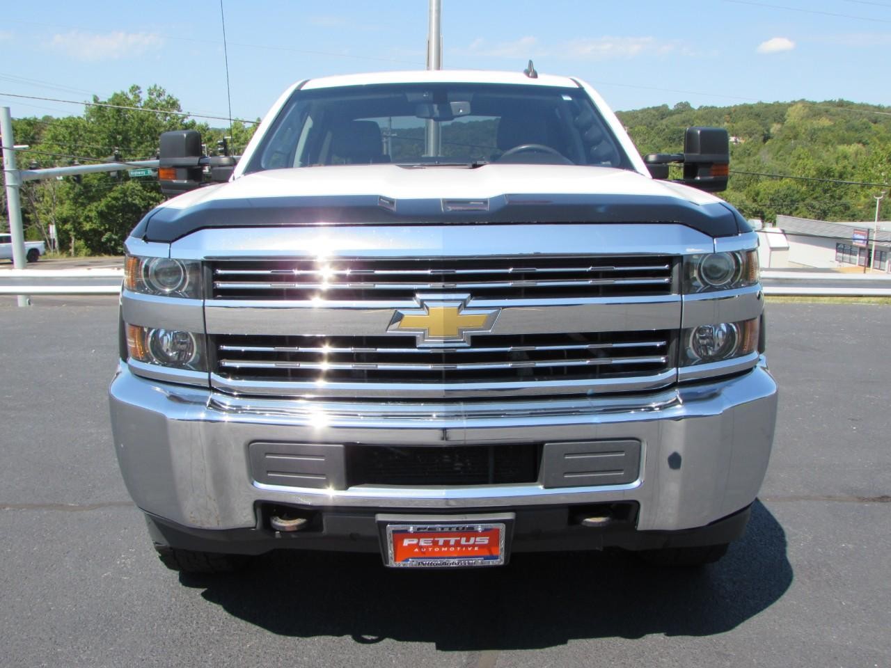 Chevrolet Silverado 2500HD Vehicle Full-screen Gallery Image 02