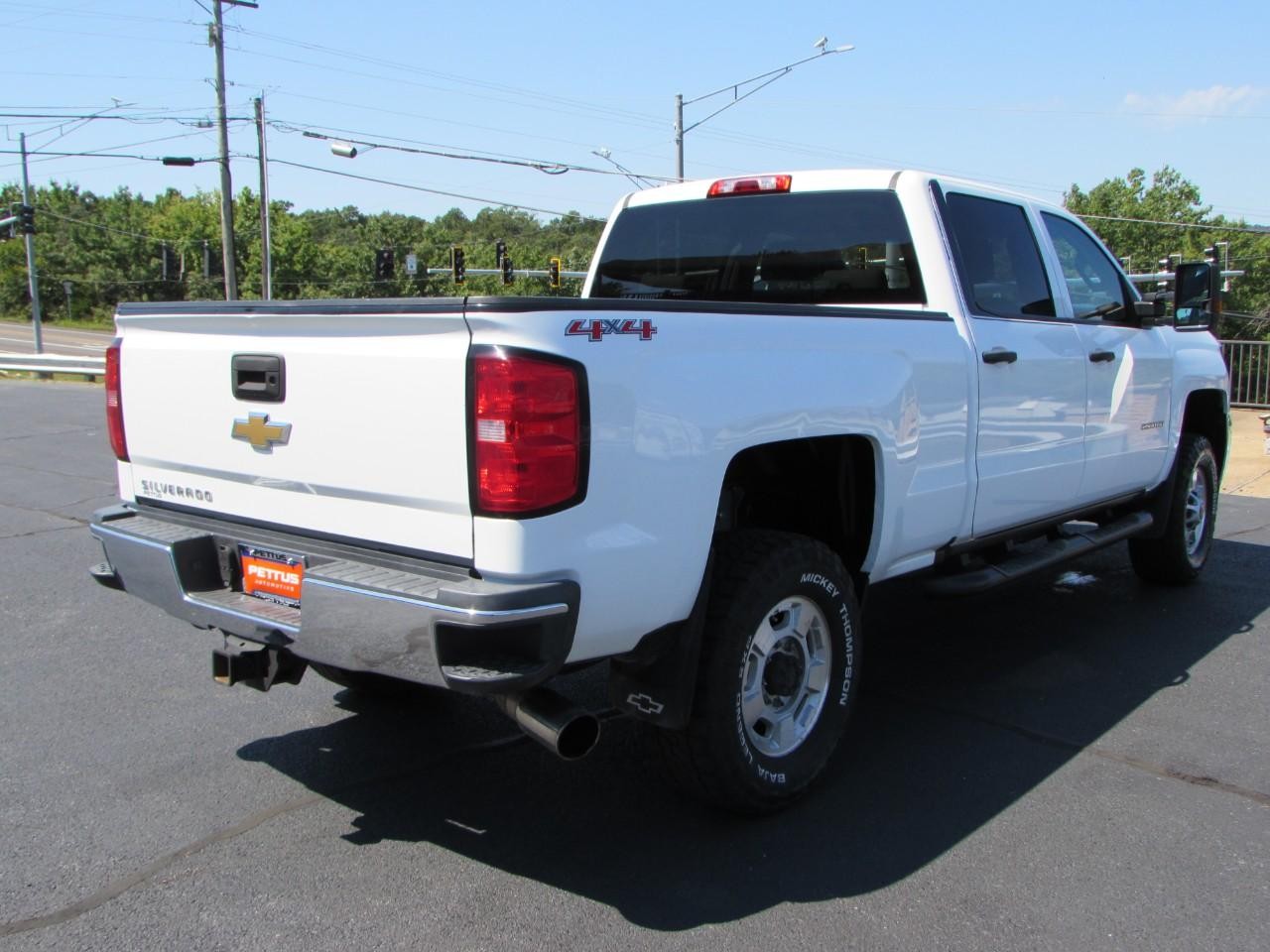Chevrolet Silverado 2500HD Vehicle Full-screen Gallery Image 07