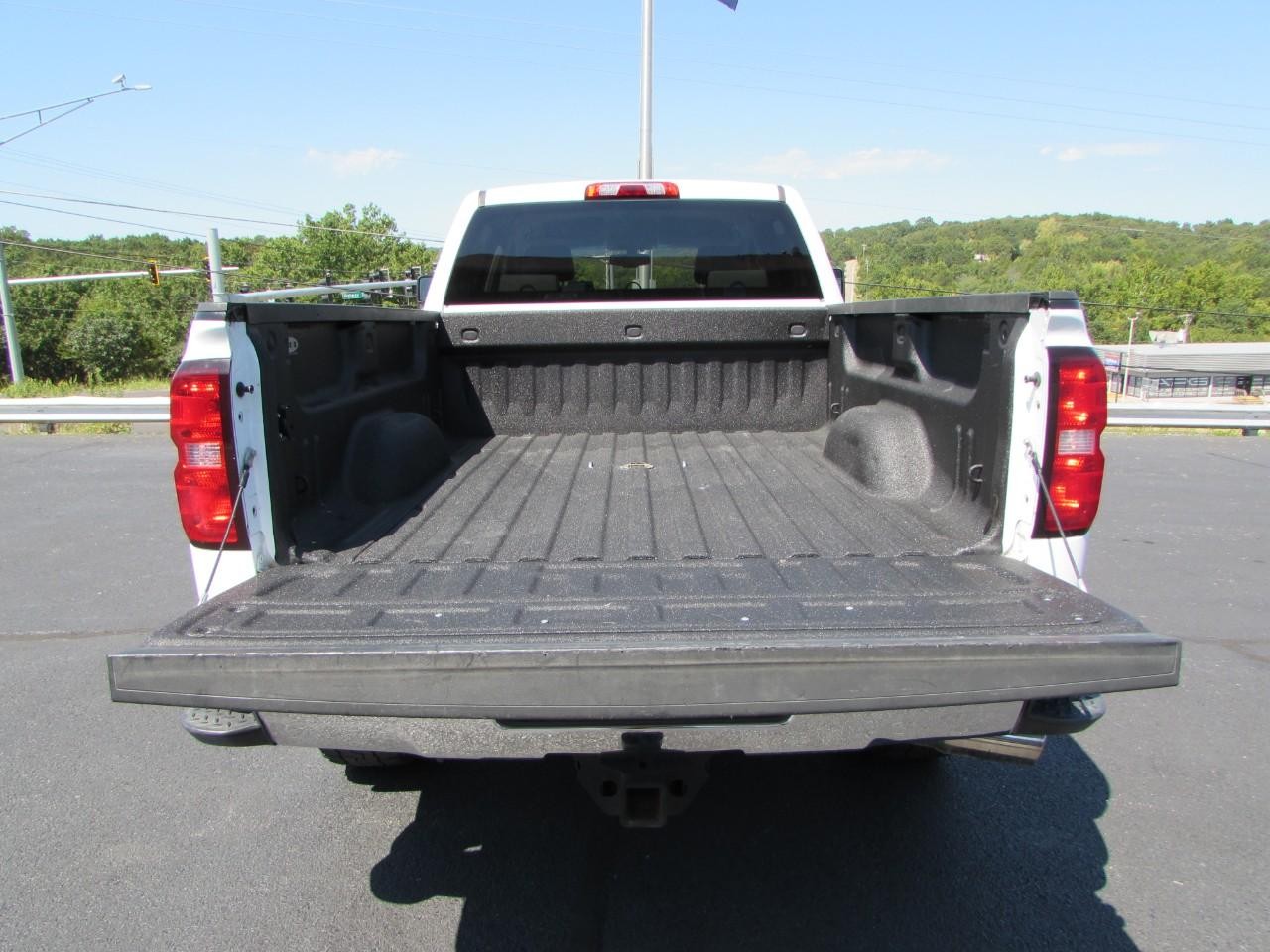 Chevrolet Silverado 2500HD Vehicle Full-screen Gallery Image 12