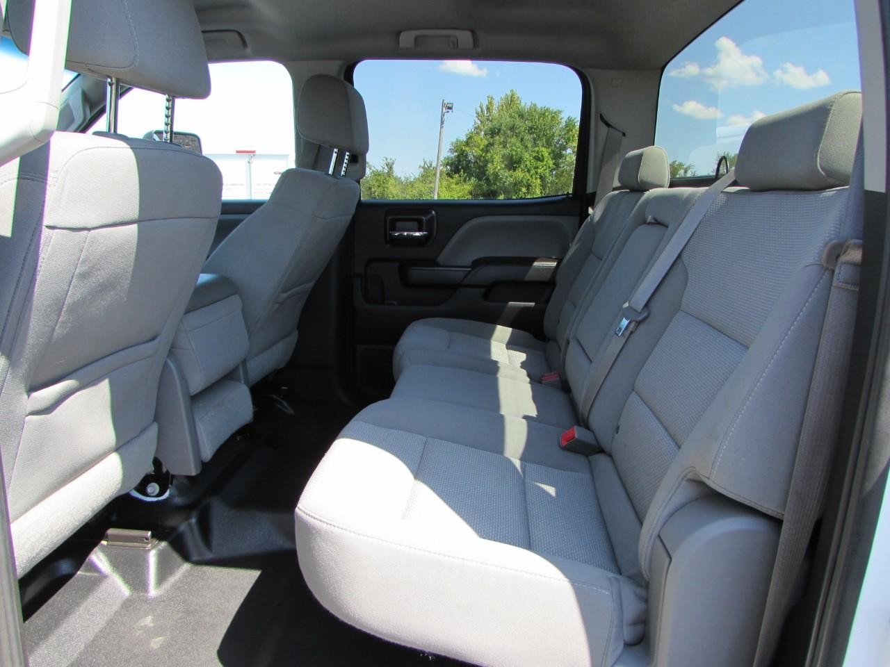Chevrolet Silverado 2500HD Vehicle Full-screen Gallery Image 16