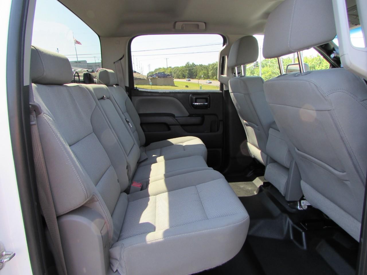 Chevrolet Silverado 2500HD Vehicle Full-screen Gallery Image 20