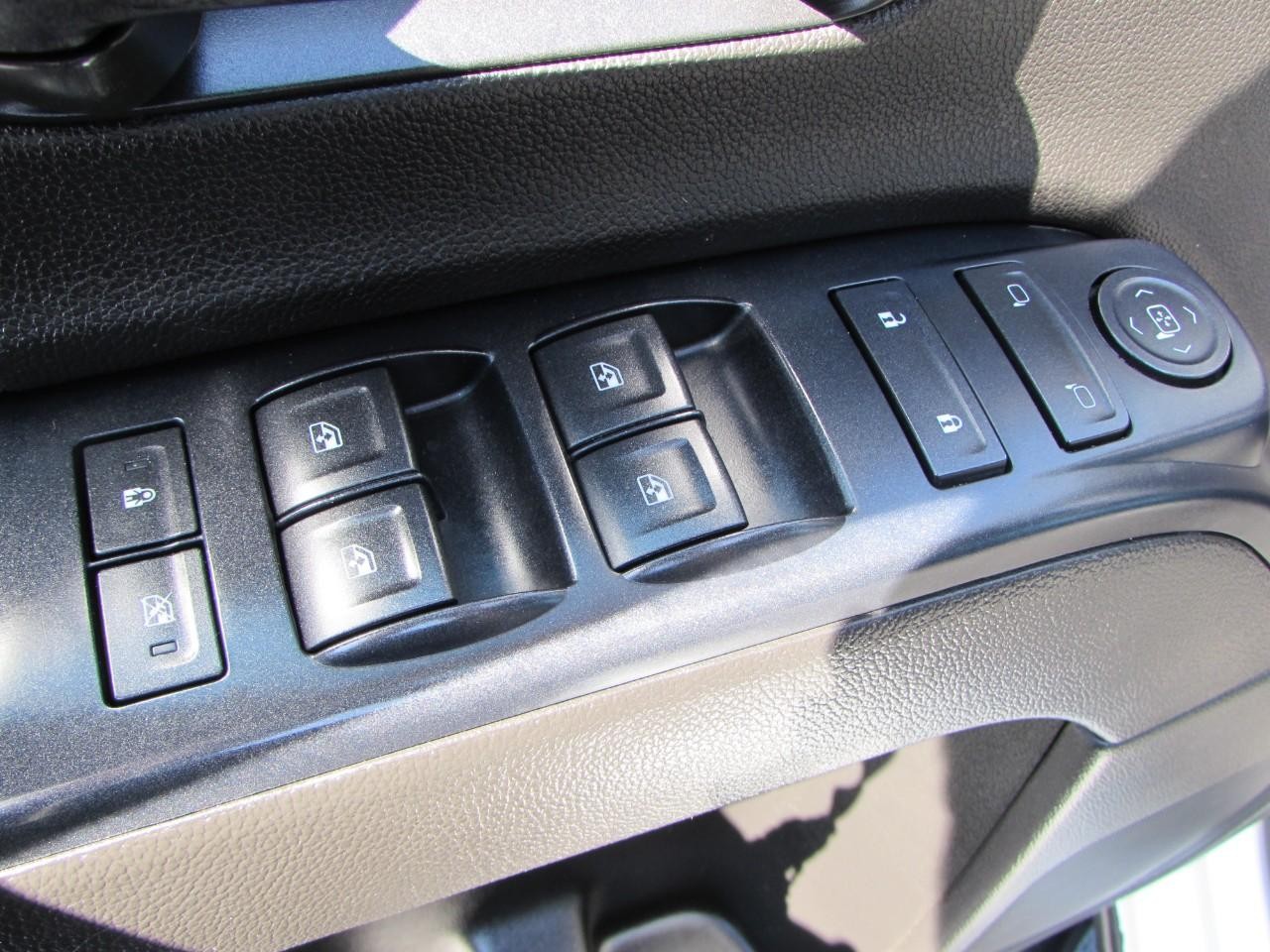 Chevrolet Silverado 2500HD Vehicle Full-screen Gallery Image 21