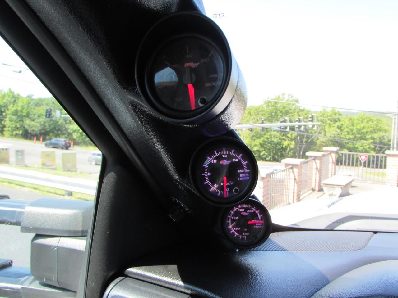 Chevrolet Silverado 2500HD Vehicle Full-screen Gallery Image 23