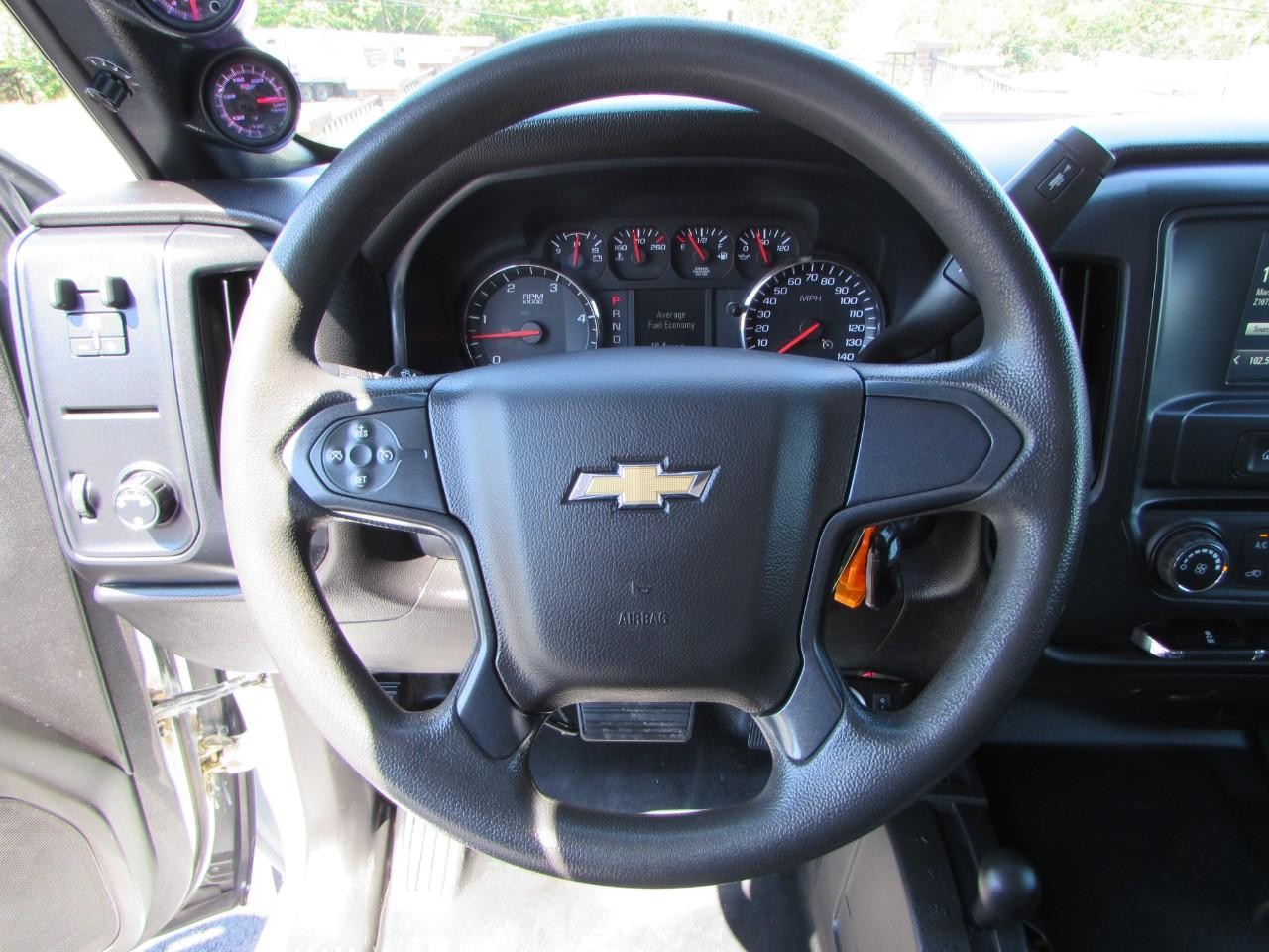 Chevrolet Silverado 2500HD Vehicle Full-screen Gallery Image 24