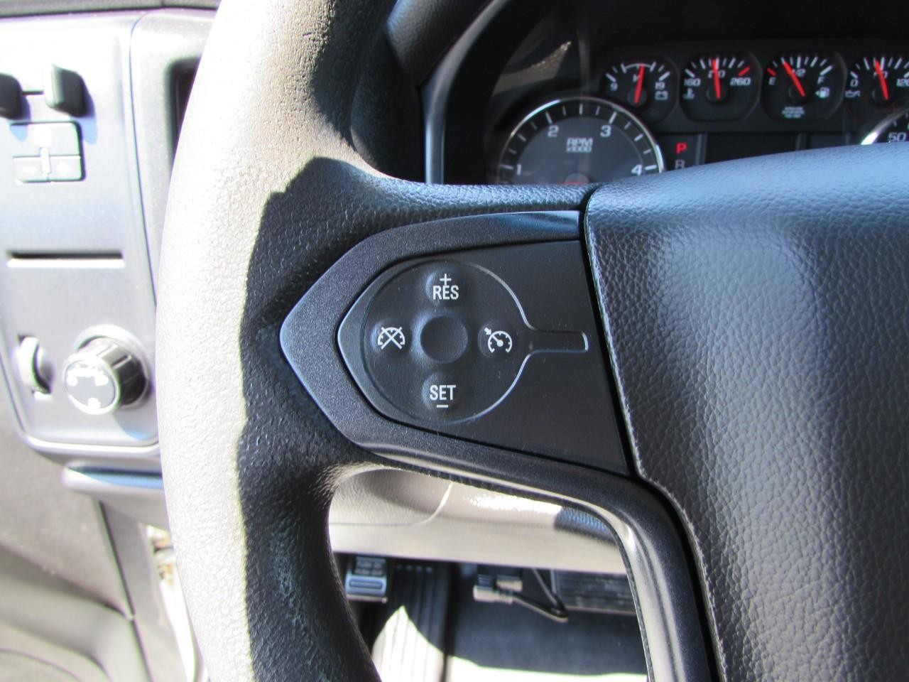 Chevrolet Silverado 2500HD Vehicle Full-screen Gallery Image 25