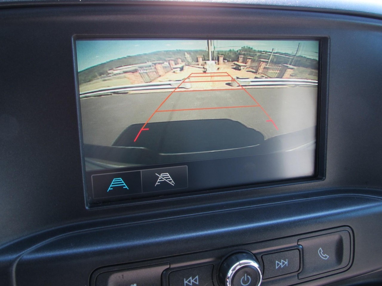 Chevrolet Silverado 2500HD Vehicle Full-screen Gallery Image 28