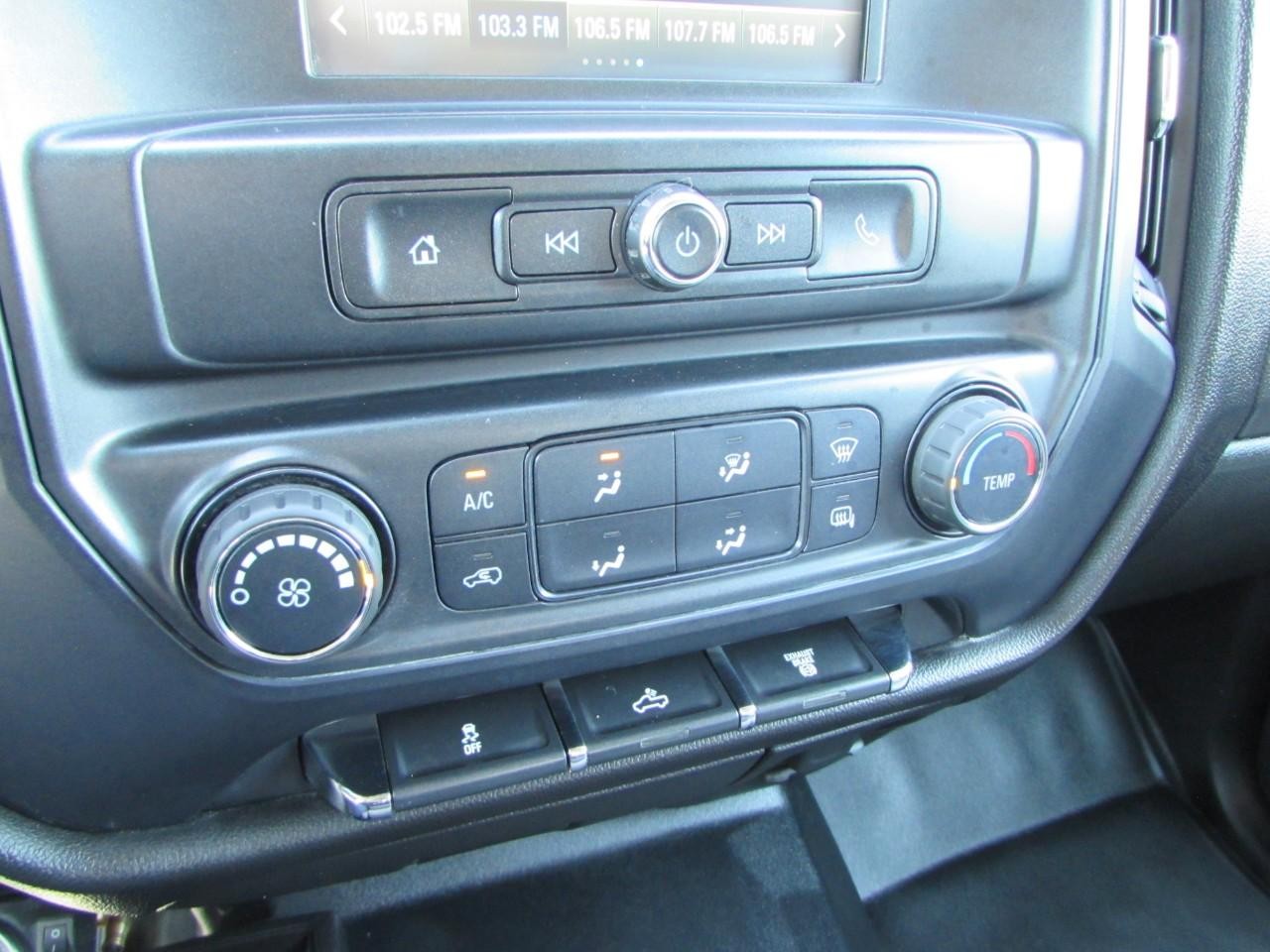 Chevrolet Silverado 2500HD Vehicle Full-screen Gallery Image 29