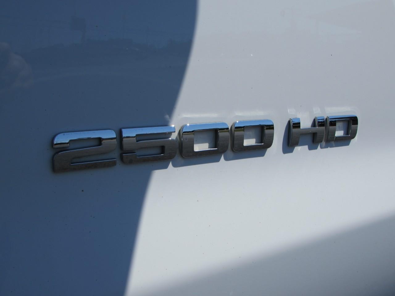 Chevrolet Silverado 2500HD Vehicle Full-screen Gallery Image 33