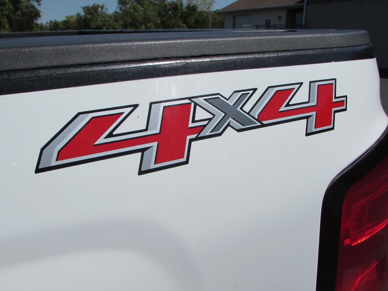 Chevrolet Silverado 2500HD Vehicle Full-screen Gallery Image 34