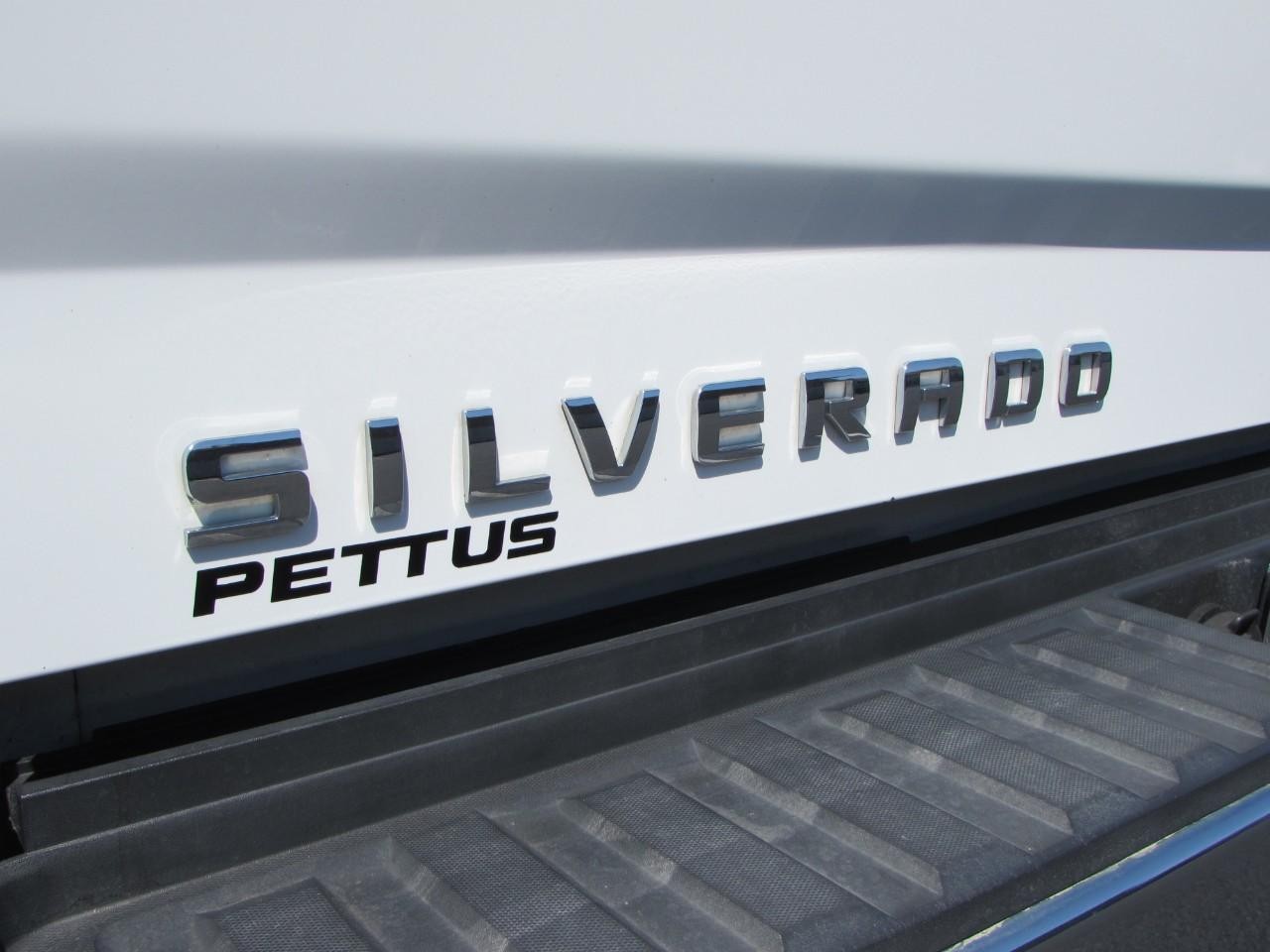 Chevrolet Silverado 2500HD Vehicle Full-screen Gallery Image 35