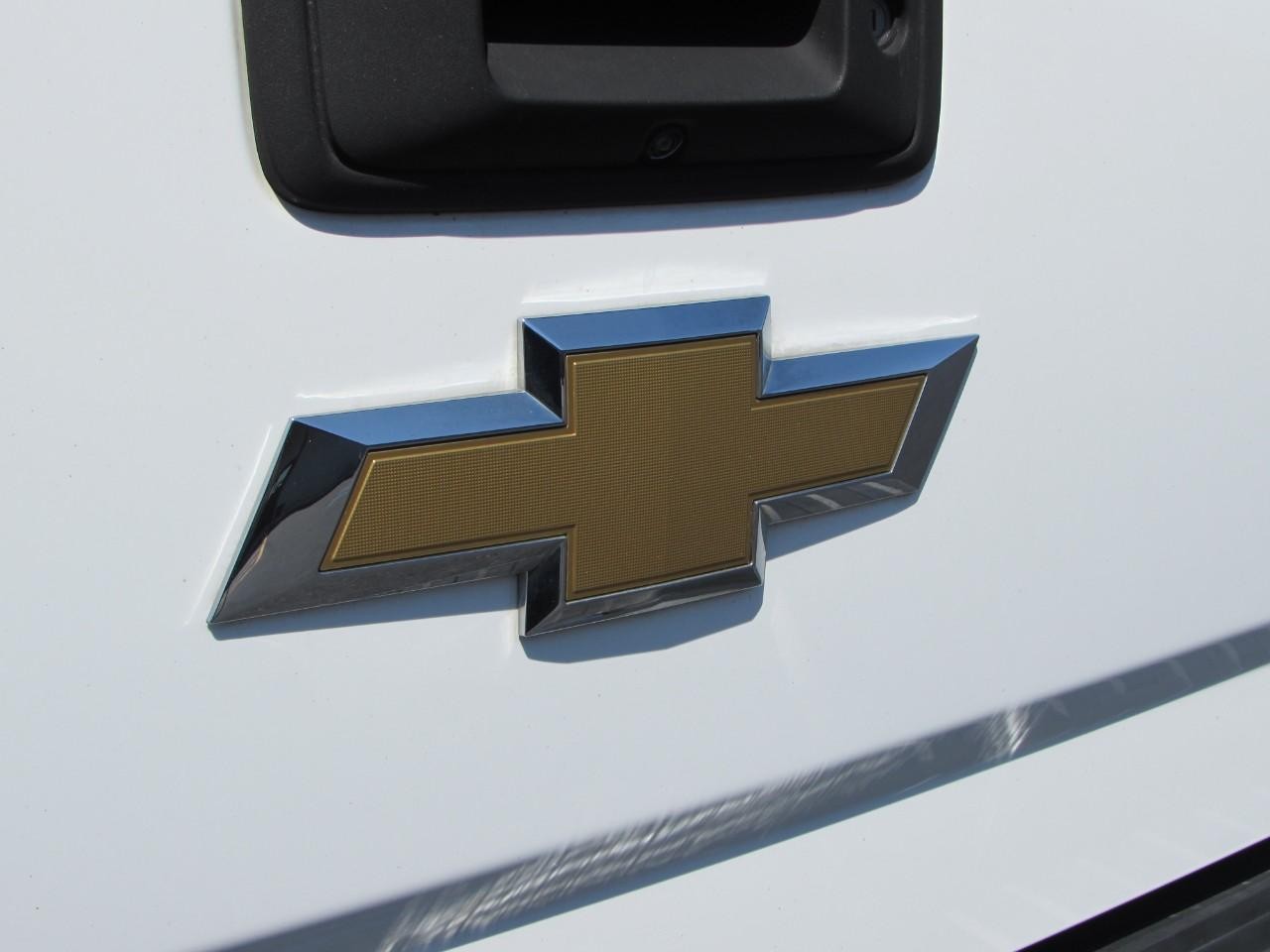 Chevrolet Silverado 2500HD Vehicle Full-screen Gallery Image 36
